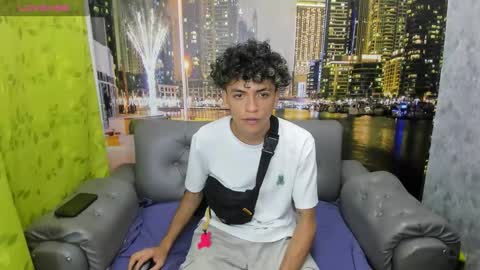 Snapshot of hot_bunny713 chatting on 12/18/25, 01:39 hot bunny online show from 12/18/25, 01:39