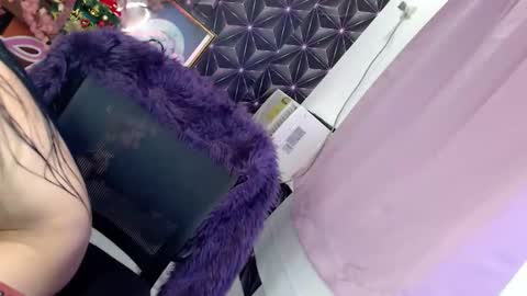 Snapshot of hot_chelly chatting on 11/21/25, 11:25 hot_chelly online show from 11/21/25, 11:25