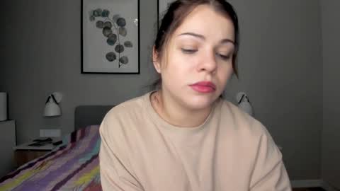 Snapshot of hot_chill__ chatting on 01/11/25, 05:07 LiluCaroline online show from 01/11/25, 05:07