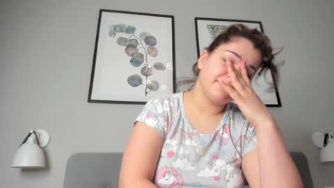 Snapshot of hot_chill__ chatting on 01/18/25, 06:32 LiluCaroline online show from 01/18/25, 06:32