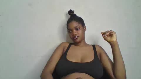 Snapshot of hot_choccoolate chatting on 05/13/26, 06:38 Zarah online show from 05/13/26, 06:38