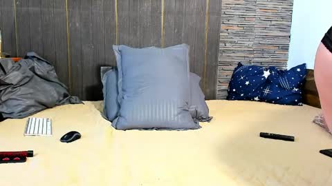 hot_chocolate4u online show from 04/15/26, 09:27