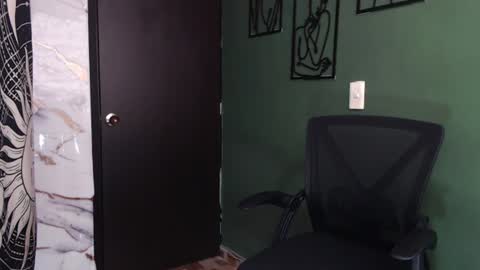 hot chocolate 4u online show from 06/20/26, 03:48