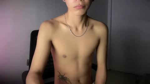 Snapshot of hot_cuteboy02 chatting on 10/06/25, 07:17 Kim online show from 10/06/25, 07:17