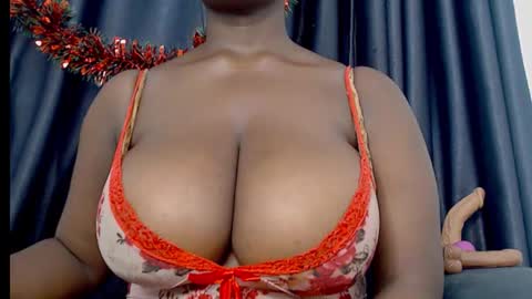 Snapshot of hot_ebonyxxx chatting on 10/15/25, 09:42 Vivian  online show from 10/15/25, 09:42