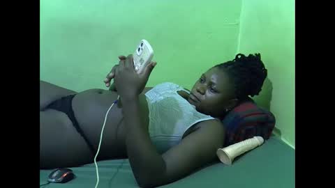 Snapshot of hot_girlly chatting on 12/18/25, 06:58 hot_girlly online show from 12/18/25, 06:58