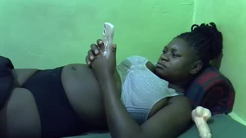 Snapshot of hot_girlly chatting on 12/20/25, 04:52 hot_girlly online show from 12/20/25, 04:52