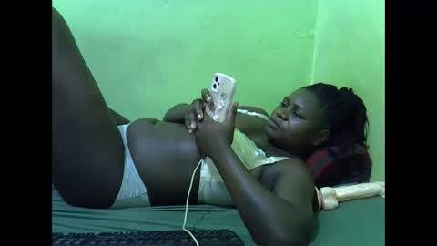 Snapshot of hot_girlly chatting on 12/20/25, 04:58 hot_girlly online show from 12/20/25, 04:58