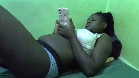 Snapshot of hot_girlly chatting on 12/22/25, 05:15 hot_girlly online show from 12/22/25, 05:15