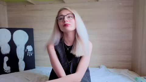 hot_kittie_hot online show from 06/12/26, 08:35