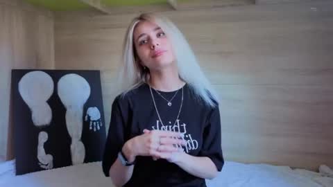 hot_kittie_hot online show from 06/19/26, 09:57