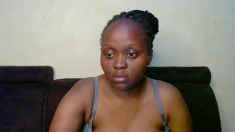 Linah online show from 11/19/25, 05:35