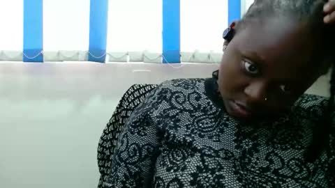 Linah online show from 12/17/25, 12:22