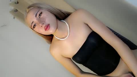 Snapshot of hot_little_angel18 chatting on 05/30/26, 02:08 hot_little_angel18 online show from 05/30/26, 02:08