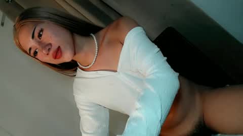 Snapshot of hot_little_angel18 chatting on 06/13/26, 01:09 hot_little_angel18 online show from 06/13/26, 01:09