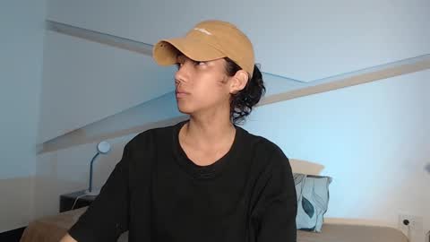 Snapshot of hot_little_bunny chatting on 10/05/25, 09:02 Alana online show from 10/05/25, 09:02