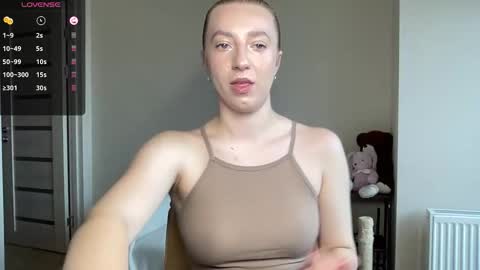 Snapshot of hot_lliinns chatting on 10/24/25, 12:34 Lina online show from 10/24/25, 12:34