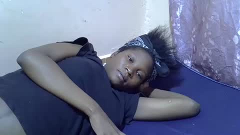 Snapshot of hot_lonnah chatting on 09/26/25, 04:49 LONNAH online show from 09/26/25, 04:49