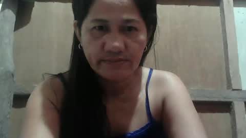 Snapshot of hot_mama09 chatting on 12/21/25, 07:32 hotmama online show from 12/21/25, 07:32