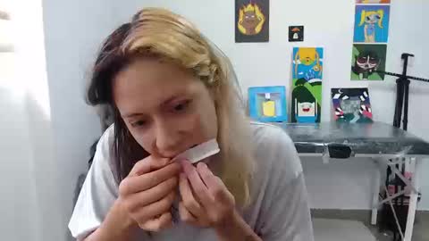 Mia online show from 09/19/25, 04:51