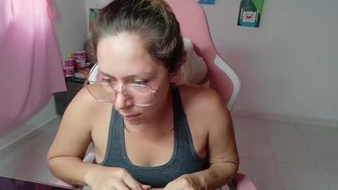 Snapshot of hot_mommymia chatting on 02/05/26, 08:24 Mia online show from 02/05/26, 08:24