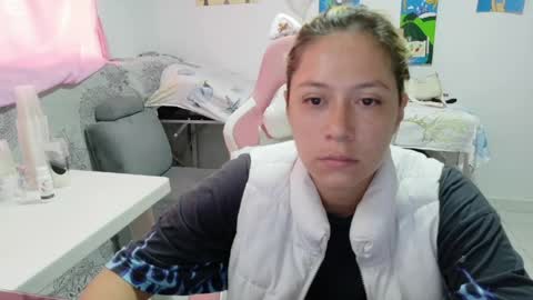 Snapshot of hot_mommymia chatting on 05/06/26, 03:06 Mia online show from 05/06/26, 03:06