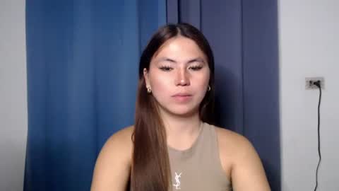 Snapshot of hot_precious_nikki chatting on 01/17/26, 06:11 Nikki online show from 01/17/26, 06:11