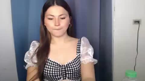 Snapshot of hot_precious_nikki chatting on 03/19/26, 06:17 Nikki online show from 03/19/26, 06:17