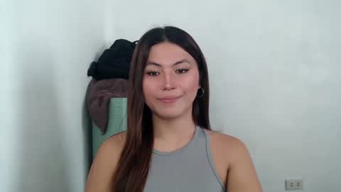 Snapshot of hot_precious_nikki chatting on 04/17/26, 04:26 Nikki online show from 04/17/26, 04:26