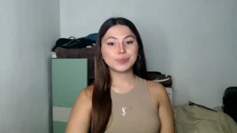 Snapshot of hot_precious_nikki chatting on 04/29/26, 11:03 Nikki online show from 04/29/26, 11:03