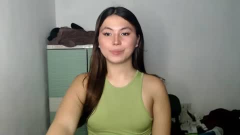 Snapshot of hot_precious_nikki chatting on 05/09/26, 03:39 Nikki online show from 05/09/26, 03:39