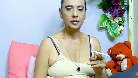 hot queen online show from 06/16/26, 06:21
