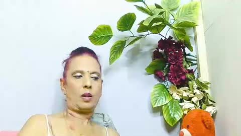 hot queen online show from 06/19/26, 05:17
