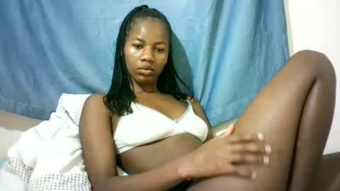 Snapshot of hot_reenor chatting on 05/19/26, 02:01 reenor online show from 05/19/26, 02:01
