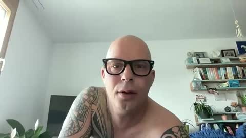 letmedoo2 online show from 04/27/26, 06:44