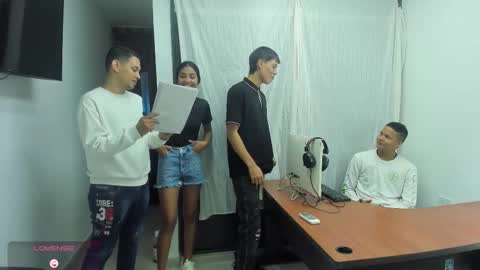 Vanesa Oliver and Andrew online show from 11/28/25, 11:46