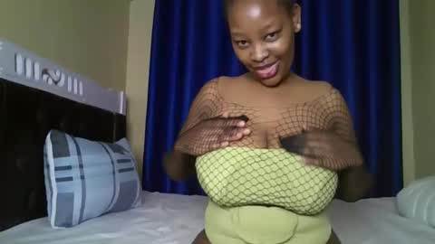 Snapshot of hot_sexxxy_bitch chatting on 05/28/26, 02:09 Amanda online show from 05/28/26, 02:09