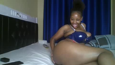 Snapshot of hot_sexxxy_bitch chatting on 06/11/26, 02:53 Amanda online show from 06/11/26, 02:53