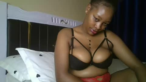 Snapshot of hot_sexxxy_bitch chatting on 06/12/26, 12:53 Amanda online show from 06/12/26, 12:53