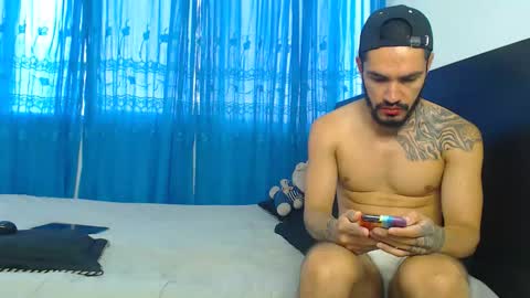 Snapshot of hot_sharks__ chatting on 09/18/25, 11:45 Hot Sharks   online show from 09/18/25, 11:45