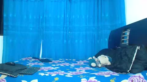 Snapshot of hot_sharks__ chatting on 10/16/25, 10:27 Hot Sharks   online show from 10/16/25, 10:27