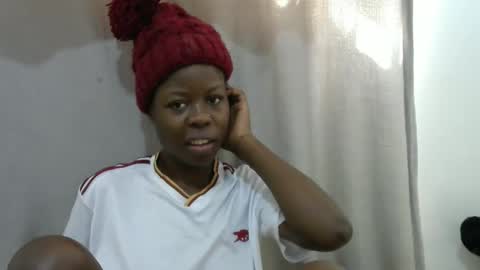 Snapshot of hot_shayla chatting on 05/27/26, 08:00 esiiii online show from 05/27/26, 08:00