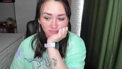 Snapshot of hot_squirtgirl chatting on 11/12/25, 04:24 Vasilisa online show from 11/12/25, 04:24