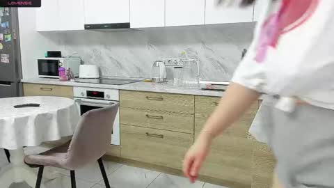 Snapshot of hot_squirtgirl chatting on 11/26/25, 02:23 Vasilisa online show from 11/26/25, 02:23