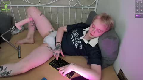 Snapshot of hot_twinkboy chatting on 02/19/25, 02:01 hot_twinkboy online show from 02/19/25, 02:01