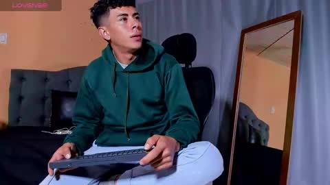 hot_twinks83 online show from 03/10/25, 10:15