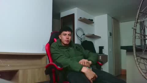 Snapshot of hot_twinks83 chatting on 09/22/25, 11:18 hot_twinks83 online show from 09/22/25, 11:18