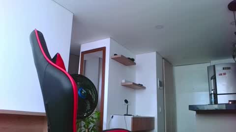 Snapshot of hot_twinks83 chatting on 09/25/25, 05:16 hot_twinks83 online show from 09/25/25, 05:16