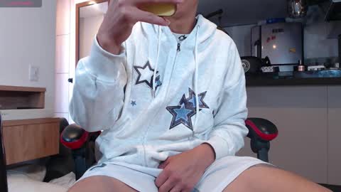 Snapshot of hot_twinks83 chatting on 10/21/25, 12:06 hot_twinks83 online show from 10/21/25, 12:06