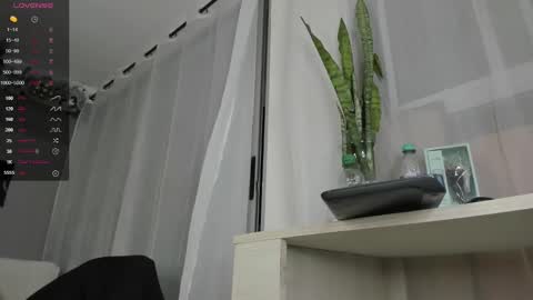 Snapshot of hotay_ chatting on 12/31/24, 11:39 Andrew xdres08 online show from 12/31/24, 11:39